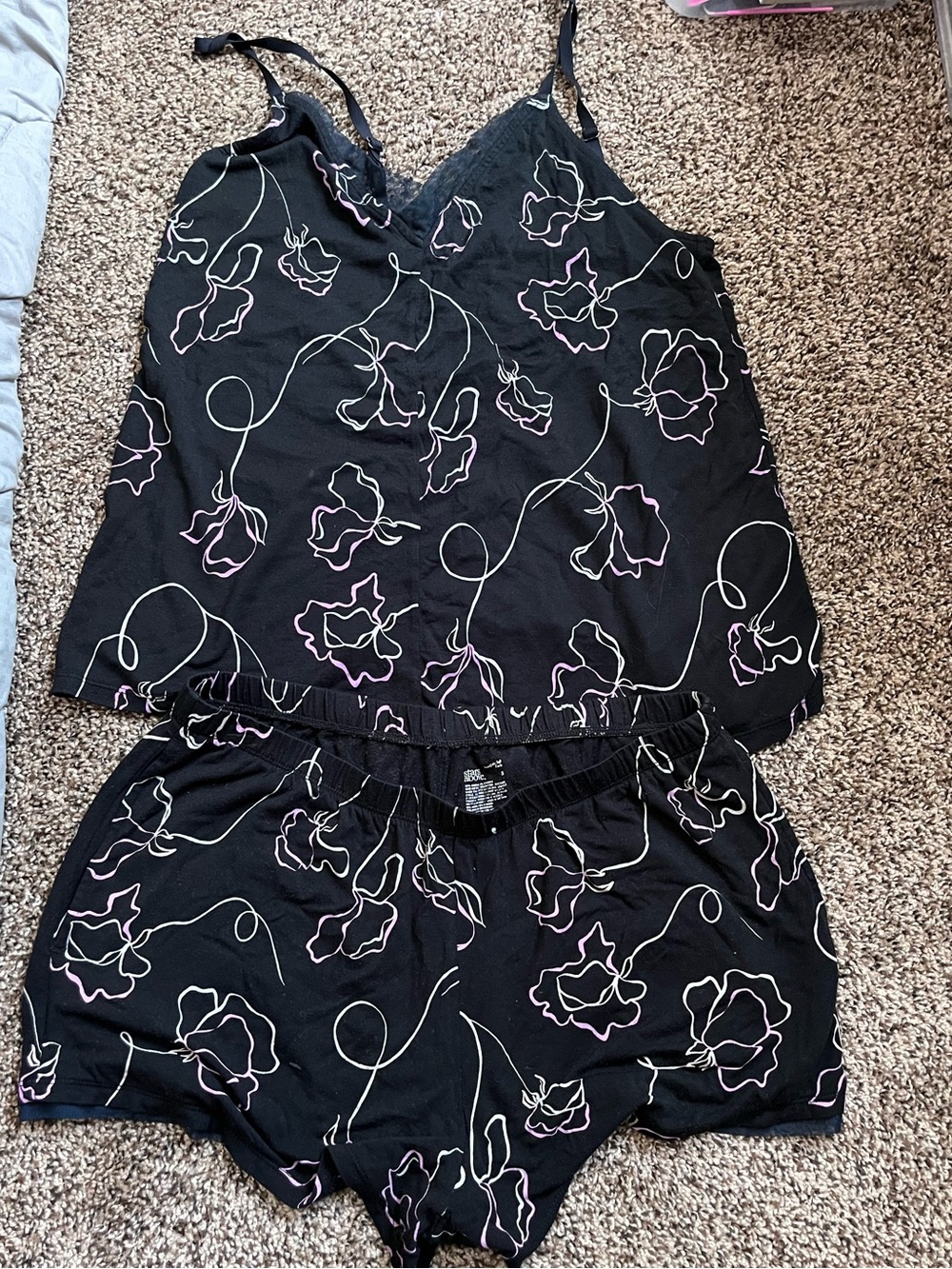 Auden/ Stars Above Black Floral-Print Pajama set